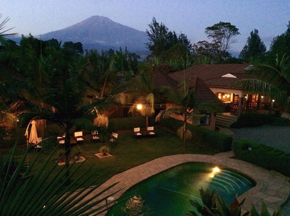 Ahadi Lodge Arusha Exterior photo